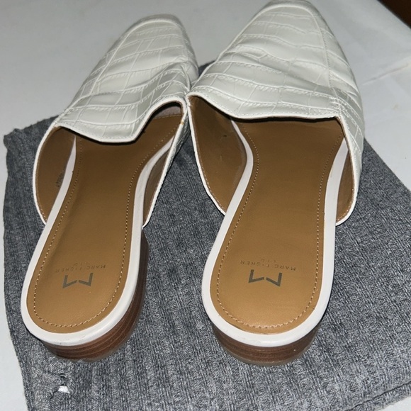 Gently used women’s Marc Fisher shoes size 9m - Picture 2 of 4